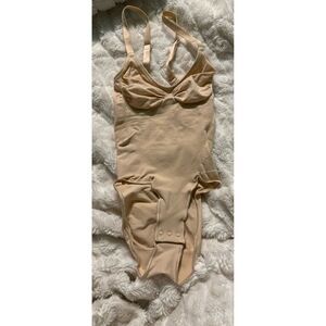Skims seamless sculpting bodysuit brief size XXS